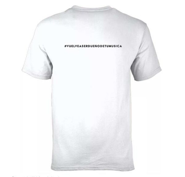 Playera "#VUELVEASERDUEÑODETUMUSICA", disponible en tallas Chica, Mediana, Grande y Grande, color blanco.